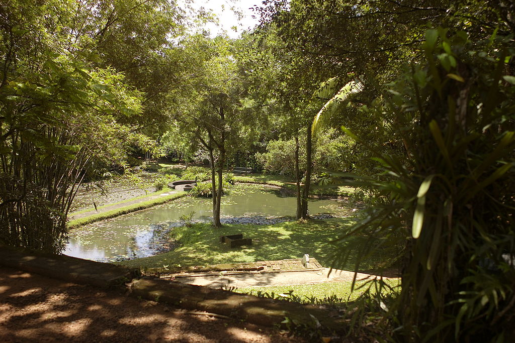 Lunuganga,_Bentota,_Sri_Lanka.