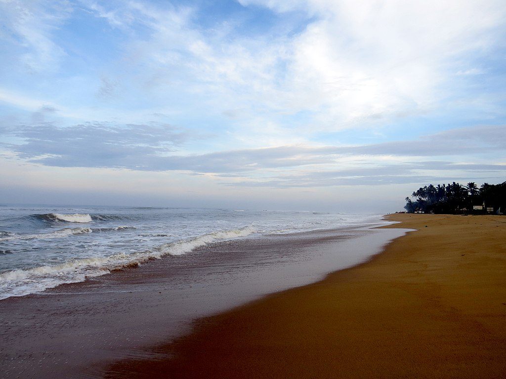 Wadduwa Beach | Image Credit: vivali, <a href="https://commons.wikimedia.org/wiki/File:Пляж_-_panoramio_(63).jpg">Пляж - panoramio (63)</a>, <a href="https://creativecommons.org/licenses/by/3.0/legalcode" rel="license">CC BY 3.0</a>