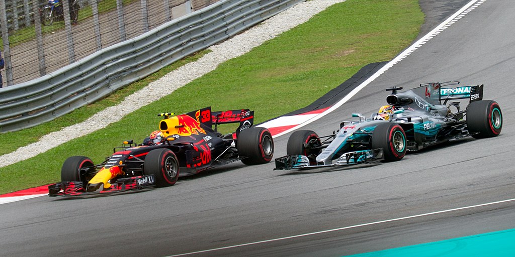 Sepang International Circuit | Image Credit: Morio, Max Verstappen overtaking Lewis Hamilton 2017 Malaysia 2, CC BY-SA 4.0