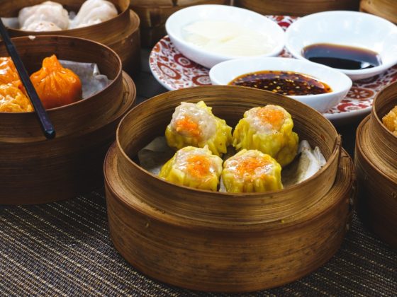 asian_chinese_close_up_dim_sum_eating_out_feast_restaurant_wood