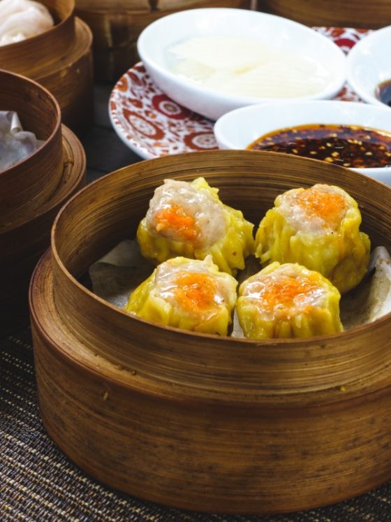 asian_chinese_close_up_dim_sum_eating_out_feast_restaurant_wood