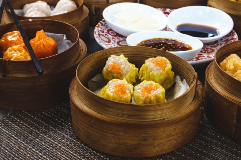 asian_chinese_close_up_dim_sum_eating_out_feast_restaurant_wood