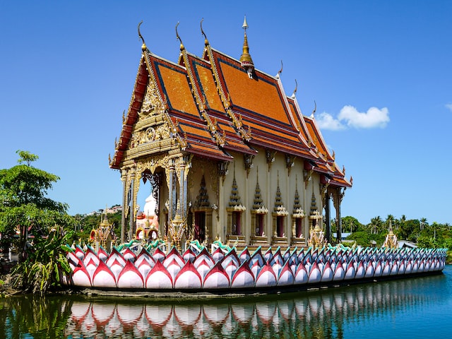 sacred temples in Koh Samui