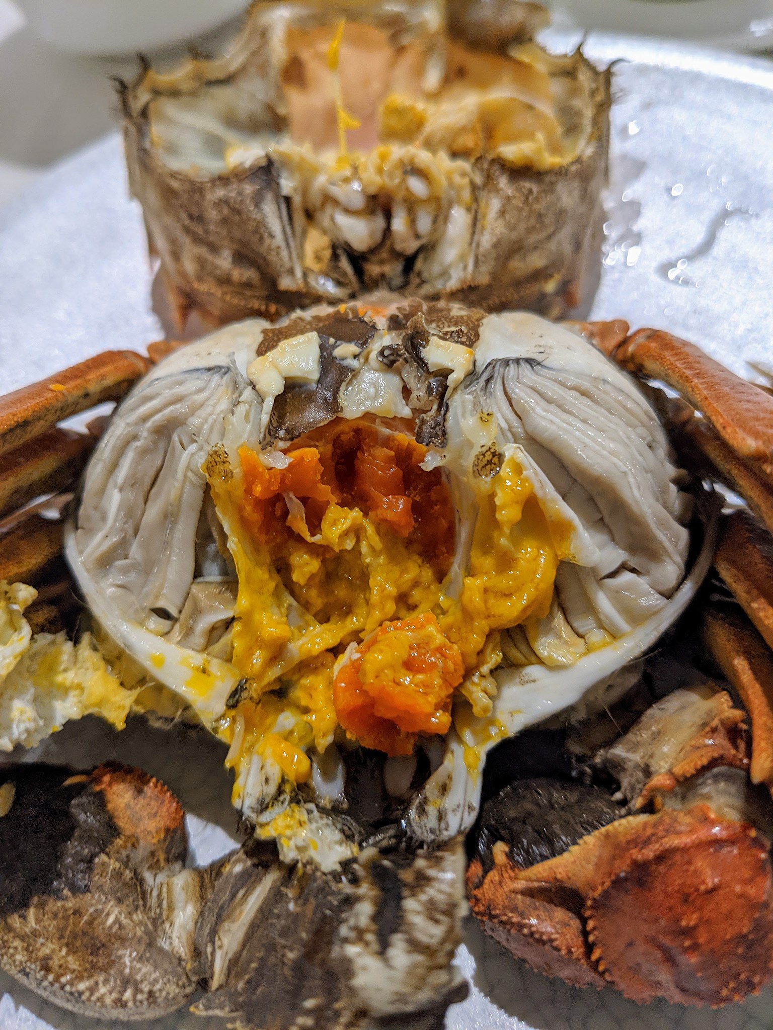 Roe_inside_steamed_female_hairy_crab