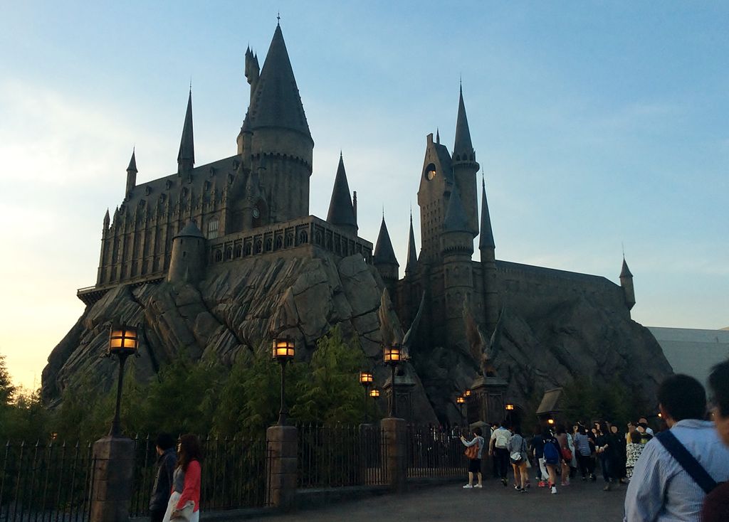 1024px-Hogwarts_School_of_Witchcraft_and_Wizardry_in_Universal_Studios_Japan