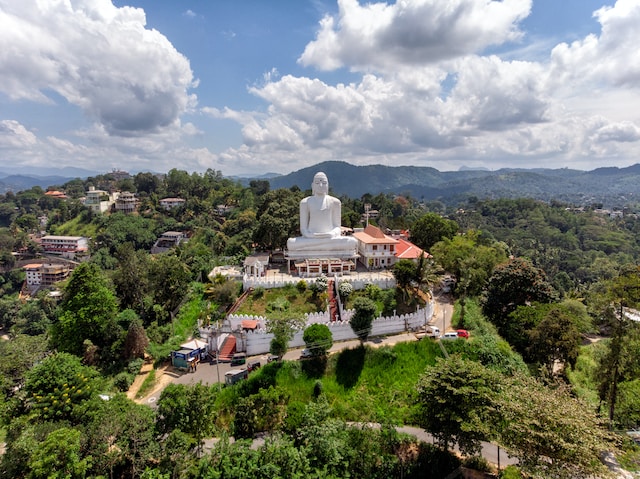 Statue du Bouddha Bahirawakanda Vihara 