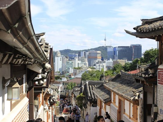 1024px-2018_Bukchon_Hanok_village