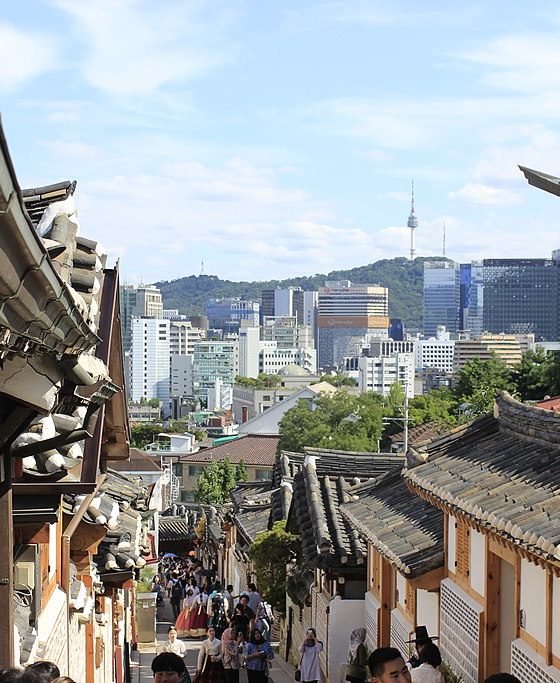 1024px-2018_Bukchon_Hanok_village