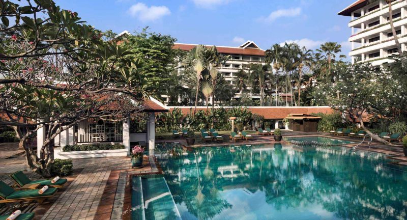 avani_riverside_bangkok_hotel_infinity_pool