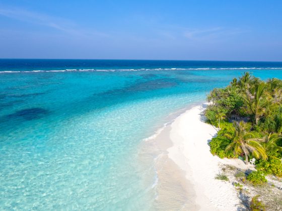 Best Time to Visit the Maldives for Calm Seas Clear Water and Beach Weather
