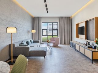 What Should Travellers Consider When Choosing a Hotel Between Dubai Marina and Jebel Ali?