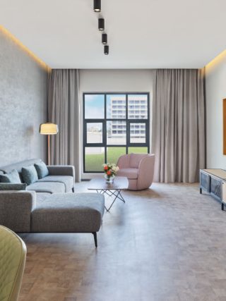 What Should Travellers Consider When Choosing a Hotel Between Dubai Marina and Jebel Ali?