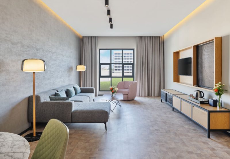 What Should Travellers Consider When Choosing a Hotel Between Dubai Marina and Jebel Ali?